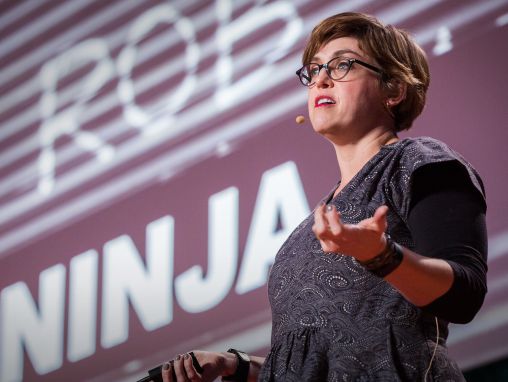 Click to play Erin MekKin (Erin McKean): Izvolite, smišljajte nove reči!