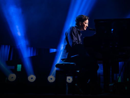 Click to play لوك سيتل سينغ: "بعد الرجوع الخفي" / "يقتلني"