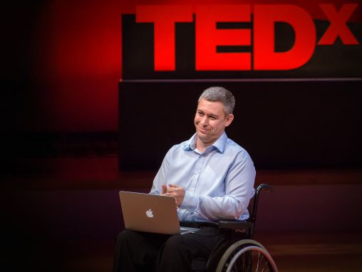 Click to play Martin Pistorius: Cómo revivió mi mente... y nadie lo sabía