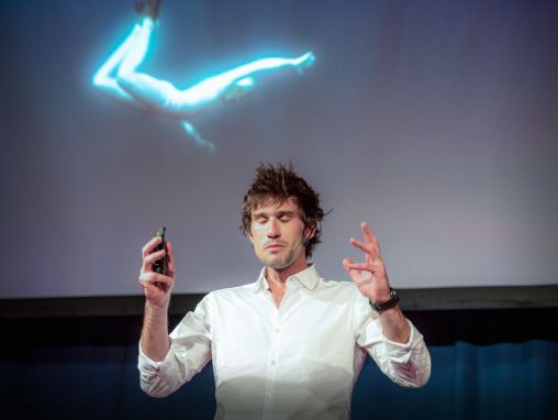 Click to play Guillaume Néry: Guillaume Néry parla al TEDxTolosa