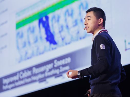 Click to play Raymond Wang: Come i germi viaggiano sugli aerei -- e come possiamo fermarli