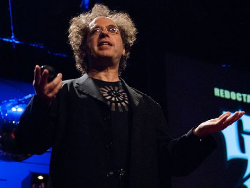 타드 마초버와 댄 엘세이가 새로운 음악을 연주합니다.