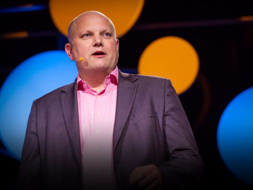 Click to play Niels van Namen: Por qué el hospital del futuro será tu hogar