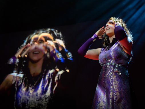 Monica Byrne: L'amour science-fiction, vu par un hologramme de 318 ans