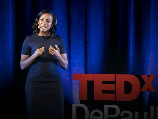 Click to play Kelly Richmond Pope: Cómo los denunciantes moldean la historia