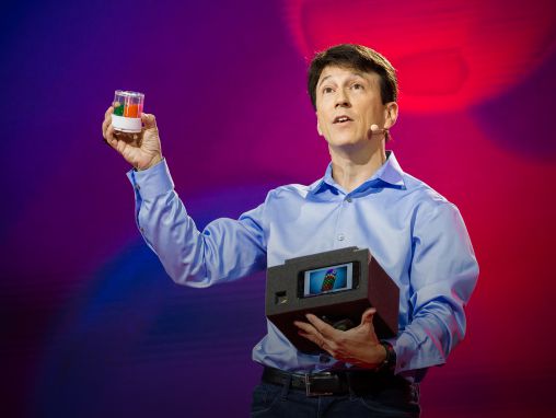 Click to play Daniel Kraft: La farmacia del futuro, ¿pastillas personalizadas impresas en 3D en casa?