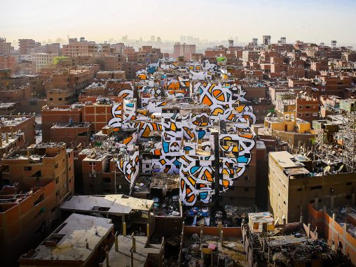 Click to play eL Seed: Un proyecto de paz pintado en 50 edificios