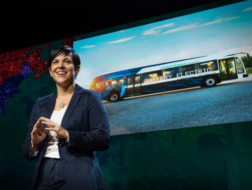 Click to play Mónica Araya: Un país pequeño con grandes ideas para eliminar los combustibles fósiles