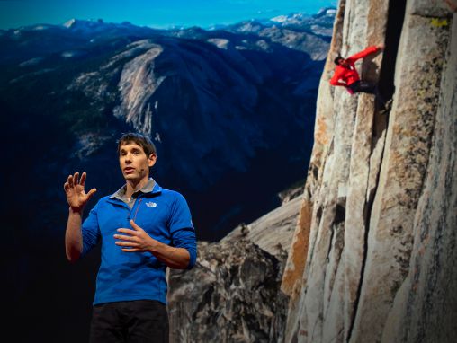 Click to play Alex Honnold: Cómo escalé un acantilado vertical de 914 metros... sin cuerda