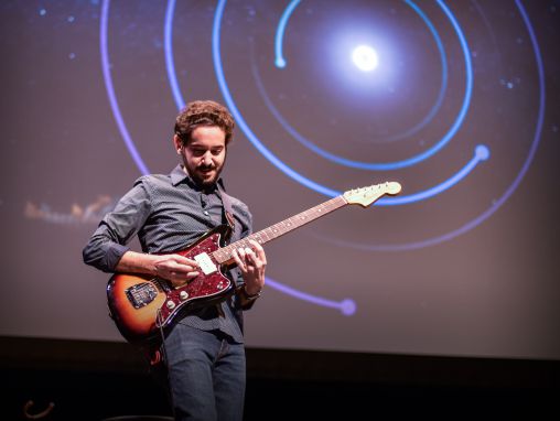 Click to play Matt Russo: ¿Cómo suena el Universo? Una gira musical