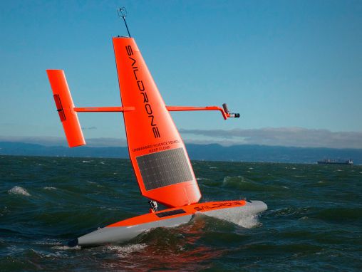Click to play Sebastien de Halleux: Cómo una flota de drones impulsados por energía eólica está cambiando la forma de entender el océano