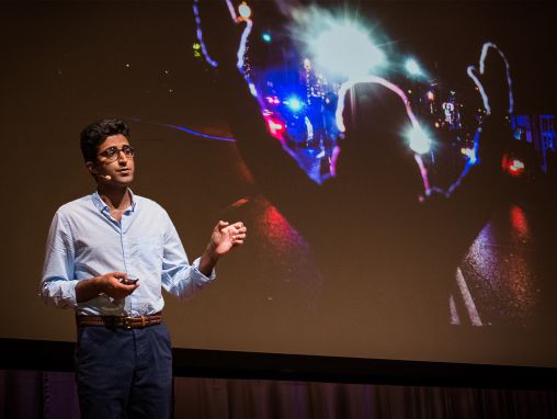 Click to play Salil Dudani: Como as prisões extorquem os pobres