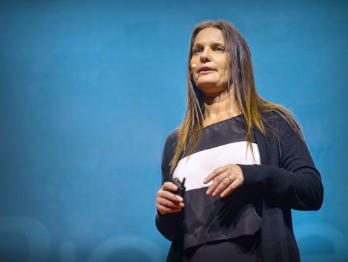 Karina Galperin: ¿Por qué no escribimos las palabras como las pronunciamos?