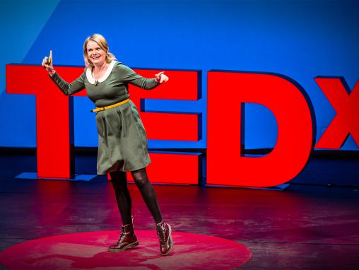 Carrie Poppy: Un acercamiento científico a lo paranormal