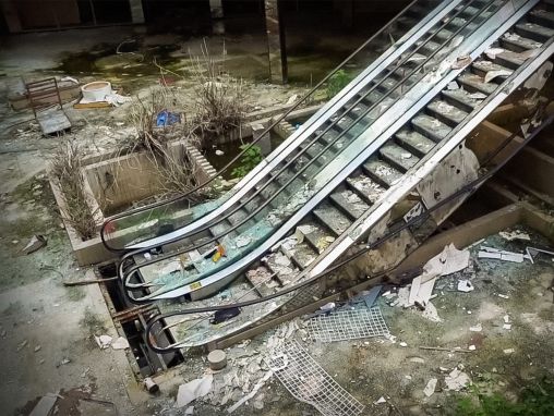 Dan Bell: Paseando por los centros comerciales abandonados de EE. UU.