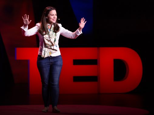 Click to play جوليا دار: كيفية الاختلاف بشكل مُثمِر وإيجاد أرضية مشتركة