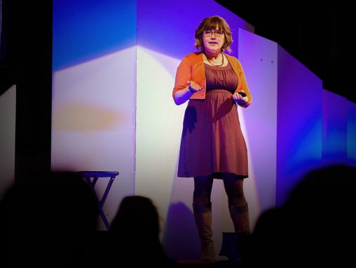 Click to play دوان وايك: حُجّة أمينة مكتبة ضد الغرامات المكتبية