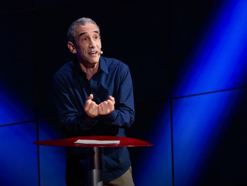 Click to play دوغلاس رشكوف: كيف نكُون جزءاً من "فريق الإنسان" في المستقبل الرقمي؟ | دوغلاس رشكوف