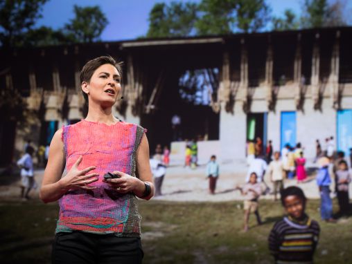 Click to play Anna Heringer: La calidez y la sabiduría de los edificios de barro