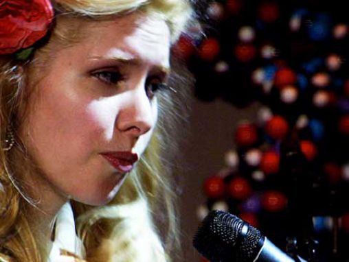 Click to play Nellie McKay chante "Clonie"