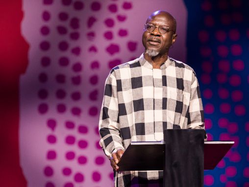 Click to play Olúfẹ́mi Táíwò: Por qué África debe volver a ser un centro de conocimiento