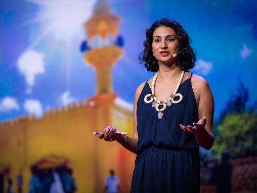 Click to play Nabila Alibhai: Por qué personas de diferentes religiones pintan de amarillo sus centros de culto