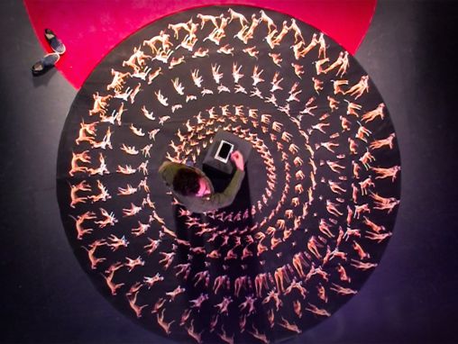 Click to play Eric Dyer: El arte olvidado del zoótropo