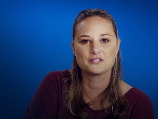 Click to play إيمي بيكر: سبعة أسئلة شائعة عن رومانسية العمل