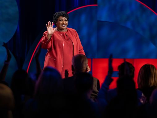 Click to play ستاسي أبراهم: ثلاثة أسئلة لتطرحوها على أنفسكم حيال كل شيء تقومون به