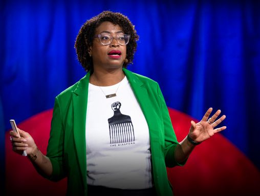 Click to play أريانا كورتيس: على المتاحف تكريم اليومي، وليس فقط الاستثنائي