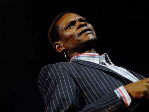 Click to play Corneille Ewango est un héros de la forêt du Congo.