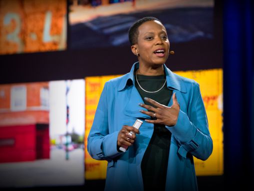 Click to play أماندا ويليامز: لماذا جعلت من بيوت شيكاغو المهجورة عملًا فنيًّا