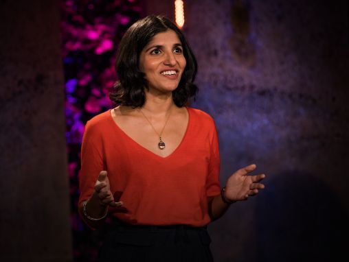 Click to play تشيكي ساركار: كيف تخلق ثورة الهاتف الذكي في الهند جيلًا جديدًا من القراء والكتّاب