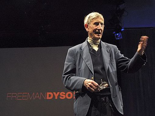 Click to play Freeman Dyson : Commençons à rechercher la vie à l'extérieur du système solaire