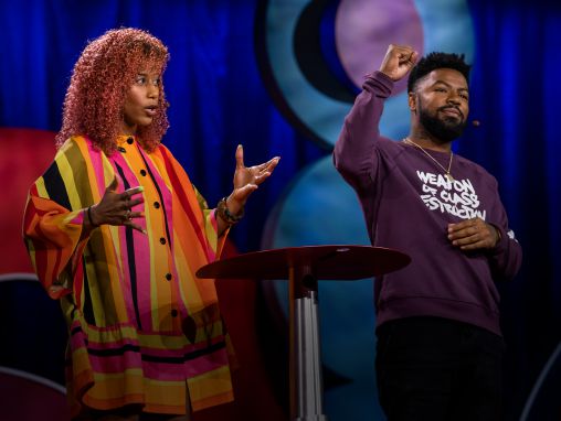 Click to play آجا مونيه وفيليب آجنو: قصّةُ حبّ عن قدرةِ الفنِّ على التّنظيم