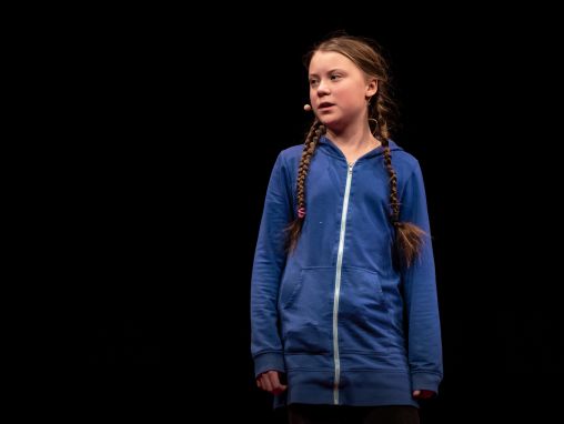 Click to play Greta Thunberg: Aseistariisuva vetoomus tarttua toimeen ilmastonmuutoksen pysäyttämiseksi
