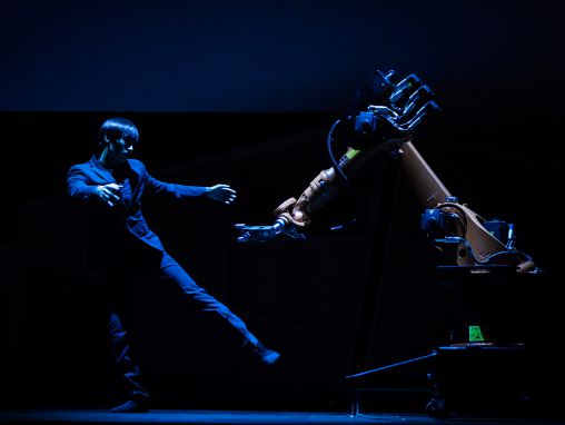 Huang Yi & KUKA: A human-robot dance duet