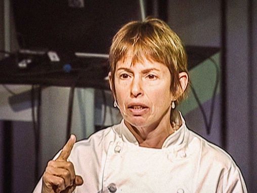 Click to play Ann Cooper nous parle des repas de cantine scolaire