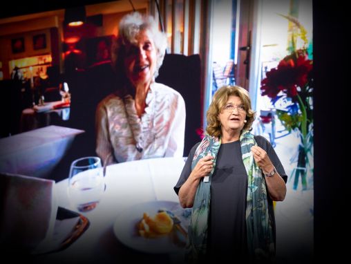 Click to play إيفون فان اميرونخين: " قرية مرض الخرف"  هذا هو إعادة تعريف رعاية المسنين