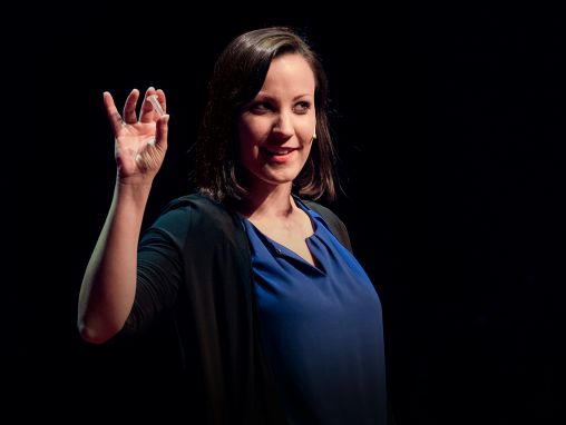 Click to play دينا زيلينسكي: كيف يمكننا تخزين البيانات الرقمية داخل الحمض النووي