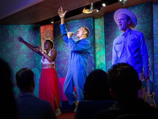 Click to play نادي كرش: "رجلي"/ "بوهانا"/ "نحن نرقص"