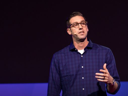 Click to play Jon Bowers: Mükemmelliği hedeflemeli ve başarısızlık korkusuna son vermeliyiz