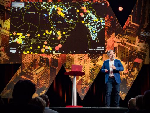 Click to play Robert Muggah: Şehirlerin karşı karşıya olduğu en büyük riskler -- ve birkaç çözüm