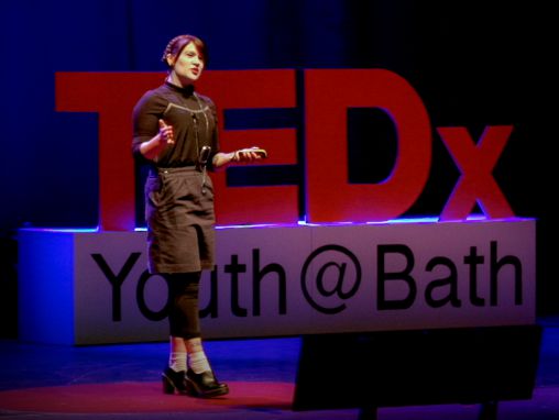 Click to play Sarah Corbett: Aktivizmin içe kapanık insanlara ihtiyacı var