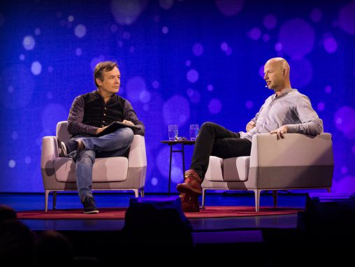 Click to play Sebastian Thrun ve Chris Anderson: Kendini programlayan yeni nesil bilgisayarlar