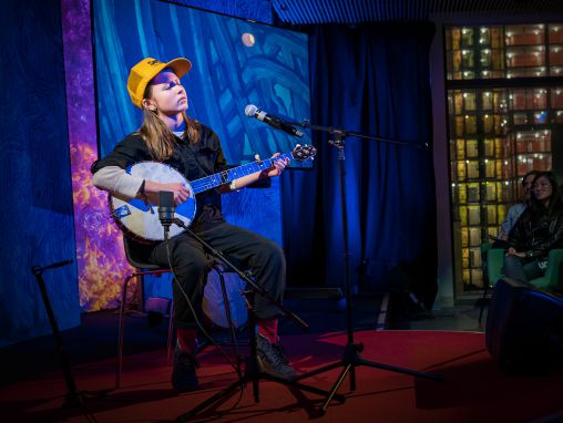 Click to play نورة براون: "شرق فيرجينيا" / "حلم جون براون"