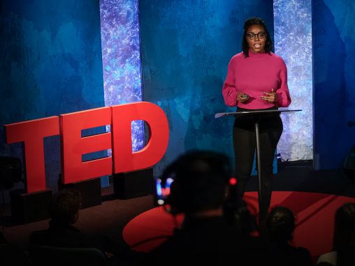 Click to play Reniqua Allen: Lo que contamos (o no) sobre los milenistas