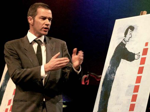 Click to play Inaayos ni Ursus Wehrli ang sining