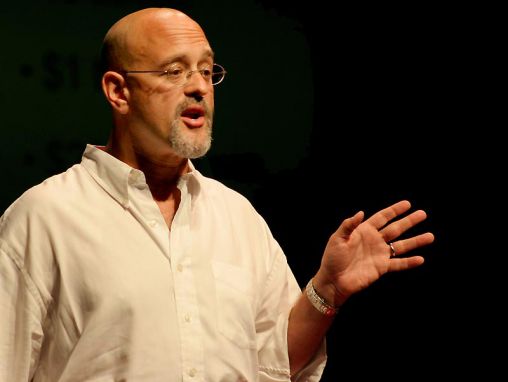 Click to play Dan Gilbert étudie le bonheur