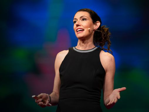 Click to play Karen Lloyd: Los misteriosos microbios que viven en las profundidades de la tierra -- y cómo podrían ayudar a la humanidad